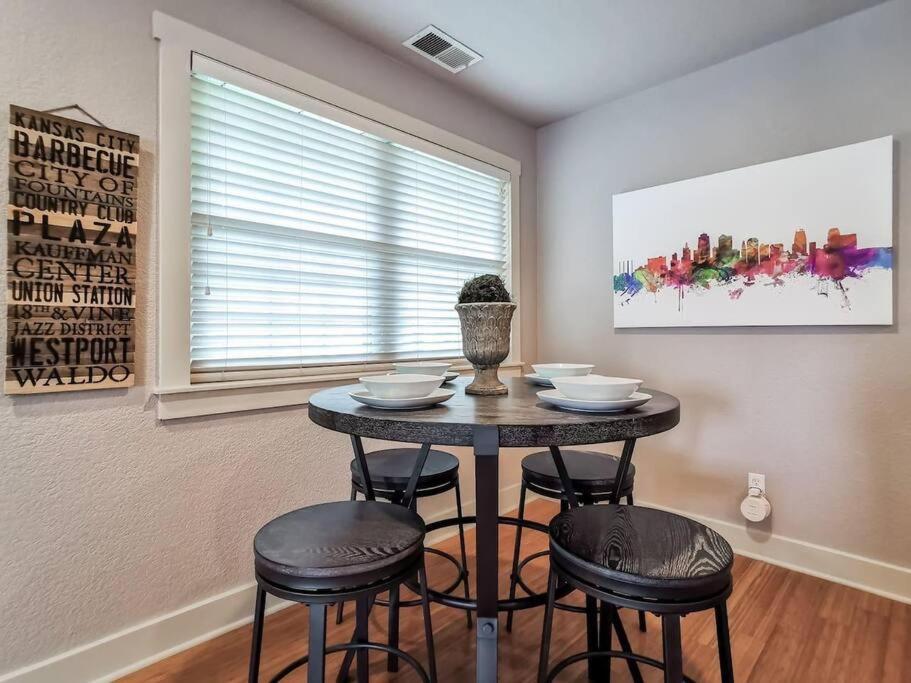 Amazing Locale 2Kingbr 1Bth Villa Kansas City Exterior photo